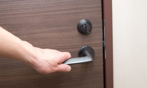 ドアの防犯対策の方法と考えるべきポイントとは？